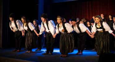 заиграј запјевај